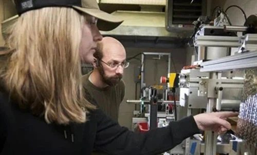 Montana State University vyrábí nové uhlíkové vlákno pomocí metody Stretch Br...
